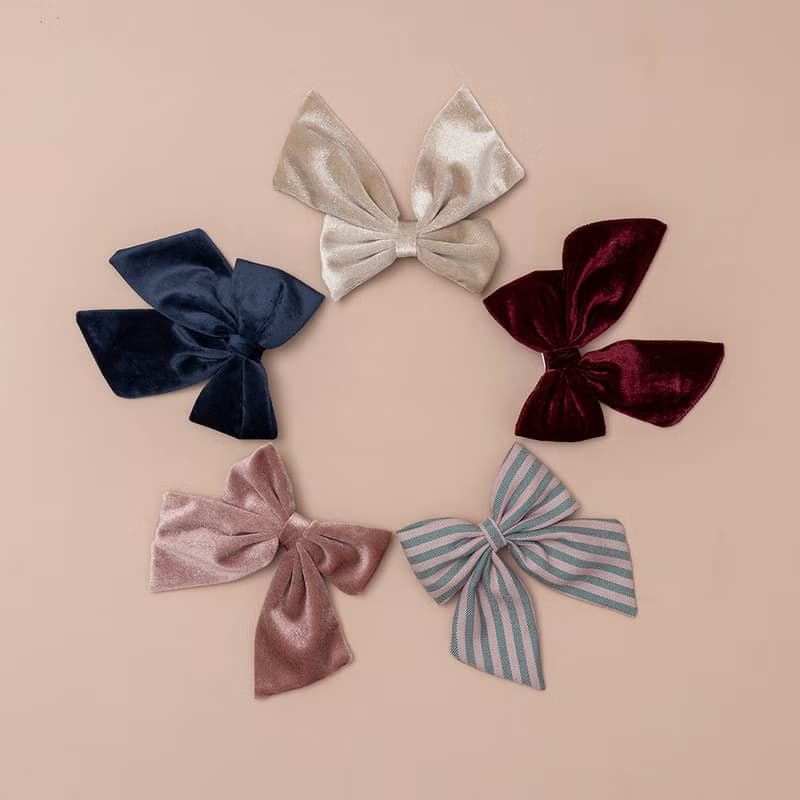 英國Mimi & Lula_AW25_夢幻王國_粉紅天鵝絨蝴蝶結髮夾2入