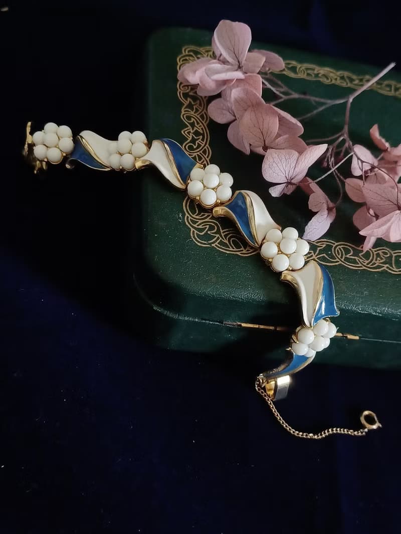 vintage jewelry  Trifari 古董藍白琺瑯珍珠花朵 手鍊