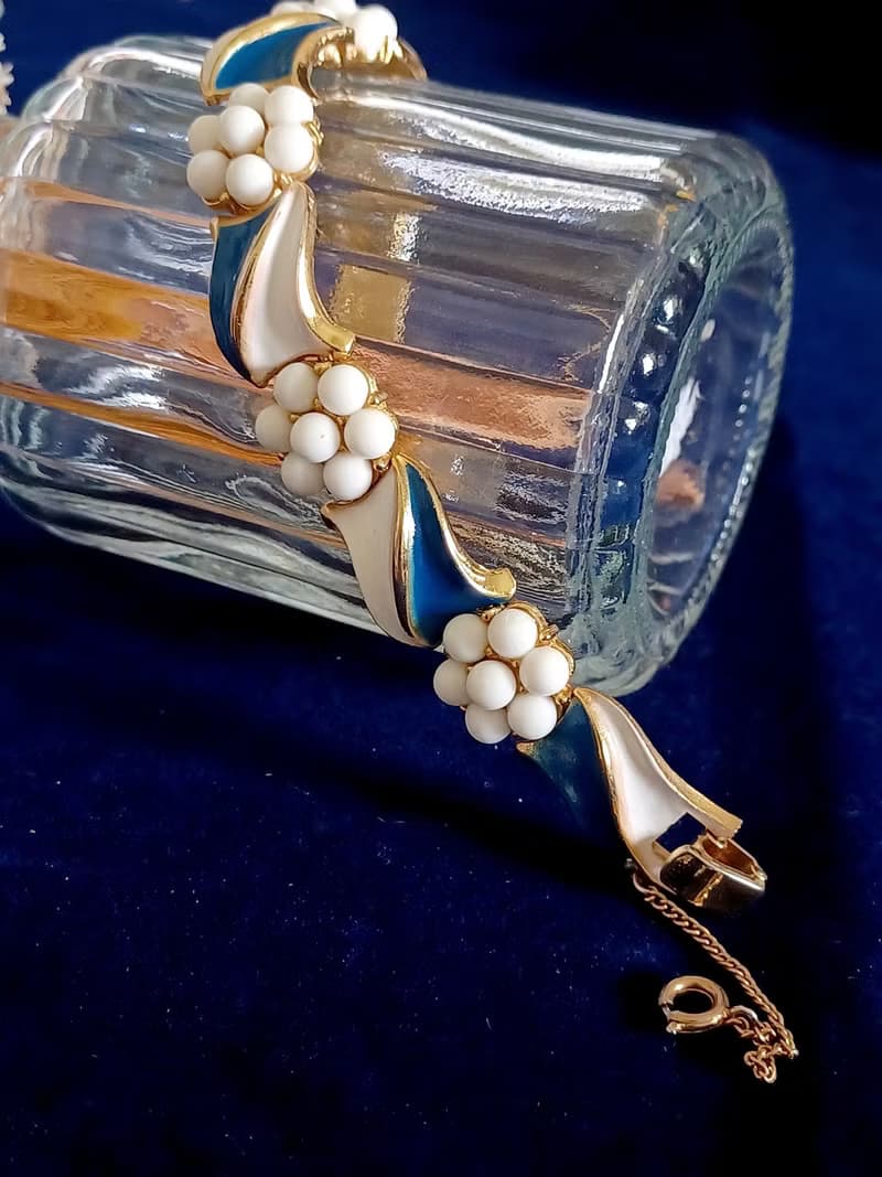 vintage jewelry  Trifari 古董藍白琺瑯珍珠花朵 手鍊