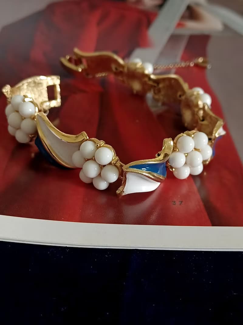 vintage jewelry  Trifari 古董藍白琺瑯珍珠花朵 手鍊