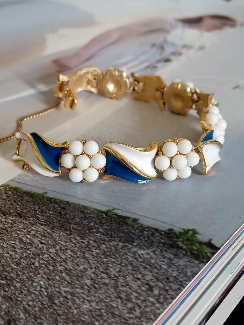 vintage jewelry  Trifari 古董藍白琺瑯珍珠花朵 手鍊