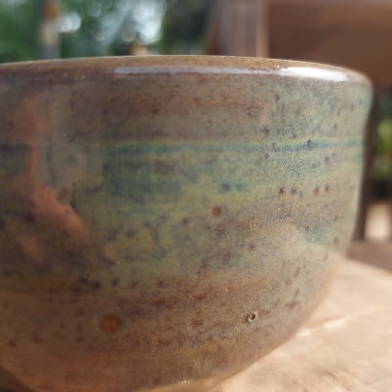 多彩漸層底部雕刻大陶碗