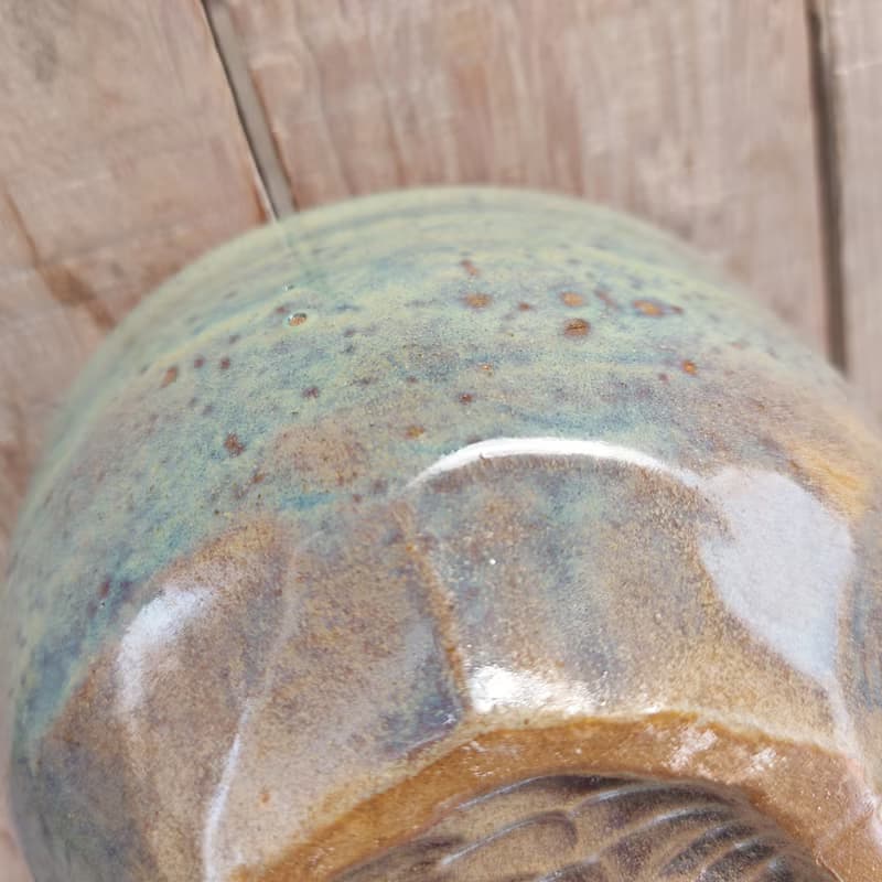 多彩漸層底部雕刻大陶碗