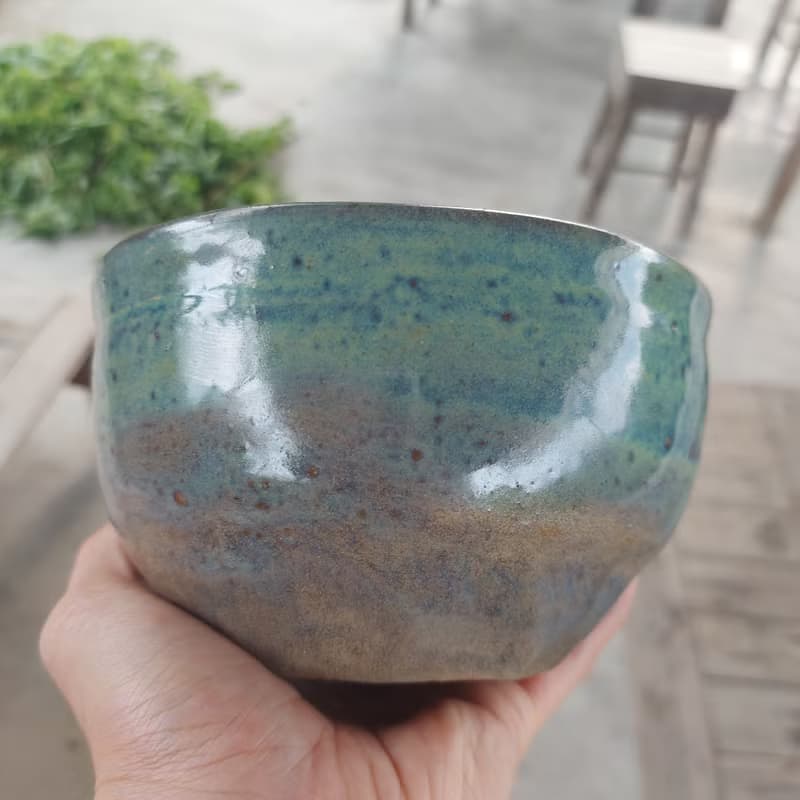 多彩漸層底部雕刻大陶碗