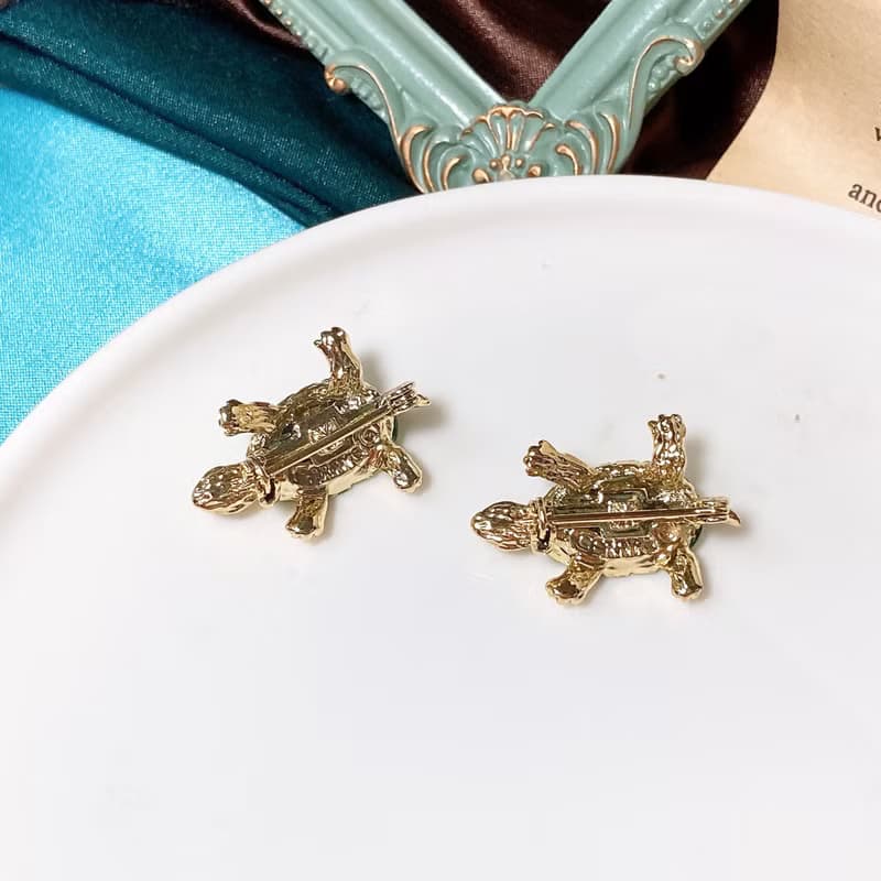 【西洋古董飾品】GERRYS 胸針一對光澤綠琺瑯龜 紅萊茵鑽 胸章