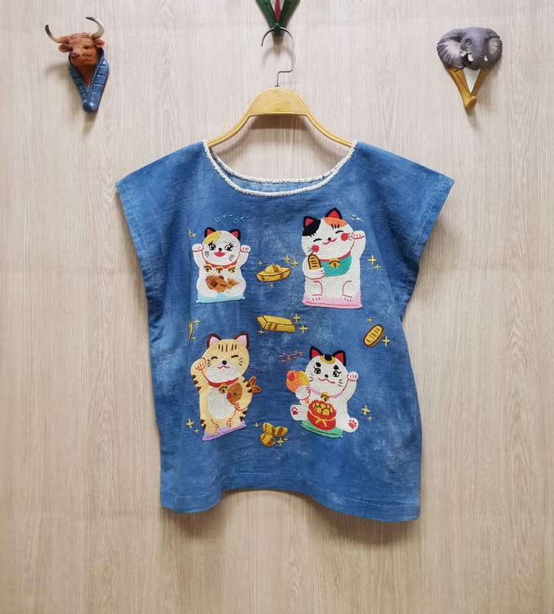 手工刺繡襯衫、棉織物、天然染料、貓、招財貓