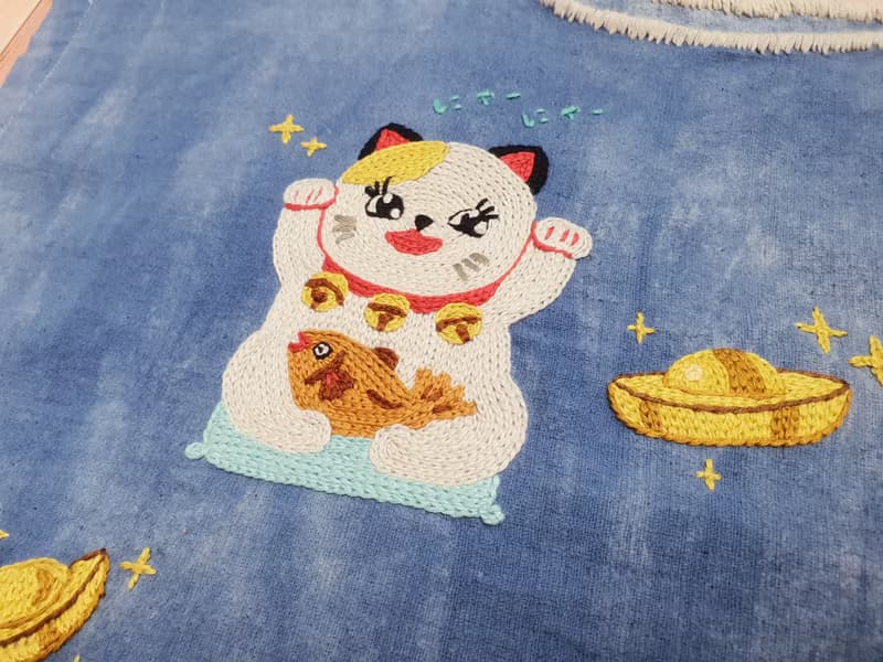 手工刺繡襯衫、棉織物、天然染料、貓、招財貓