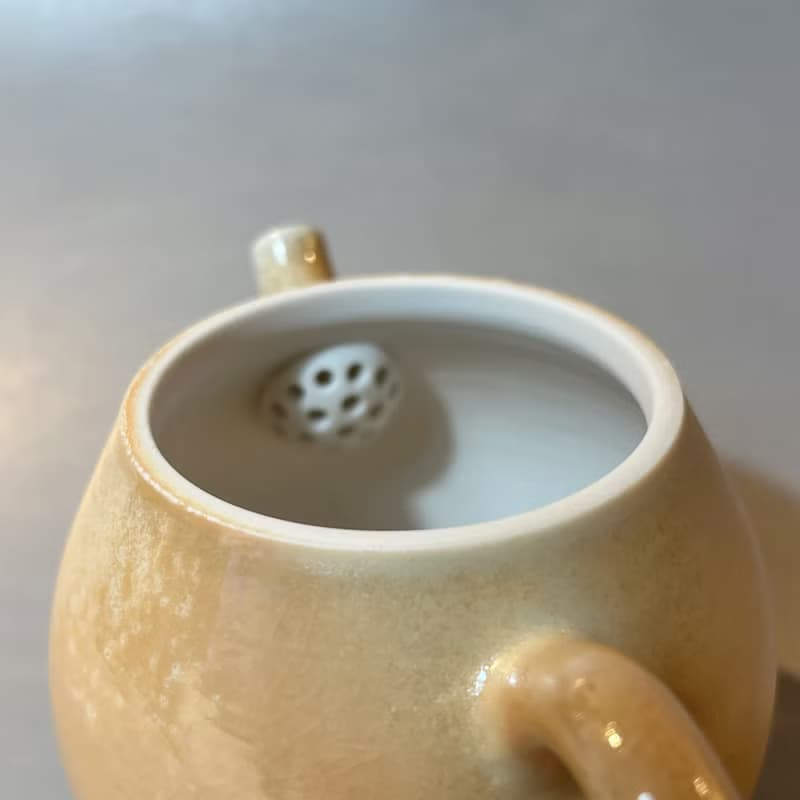 柴燒瓷土重落灰正把茶壺  / 小平凡手作