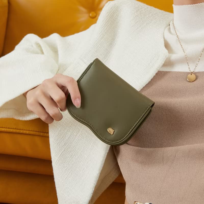 Wave wallet in Olive green