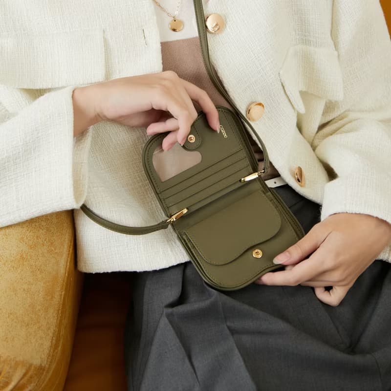 Wave wallet in Olive green
