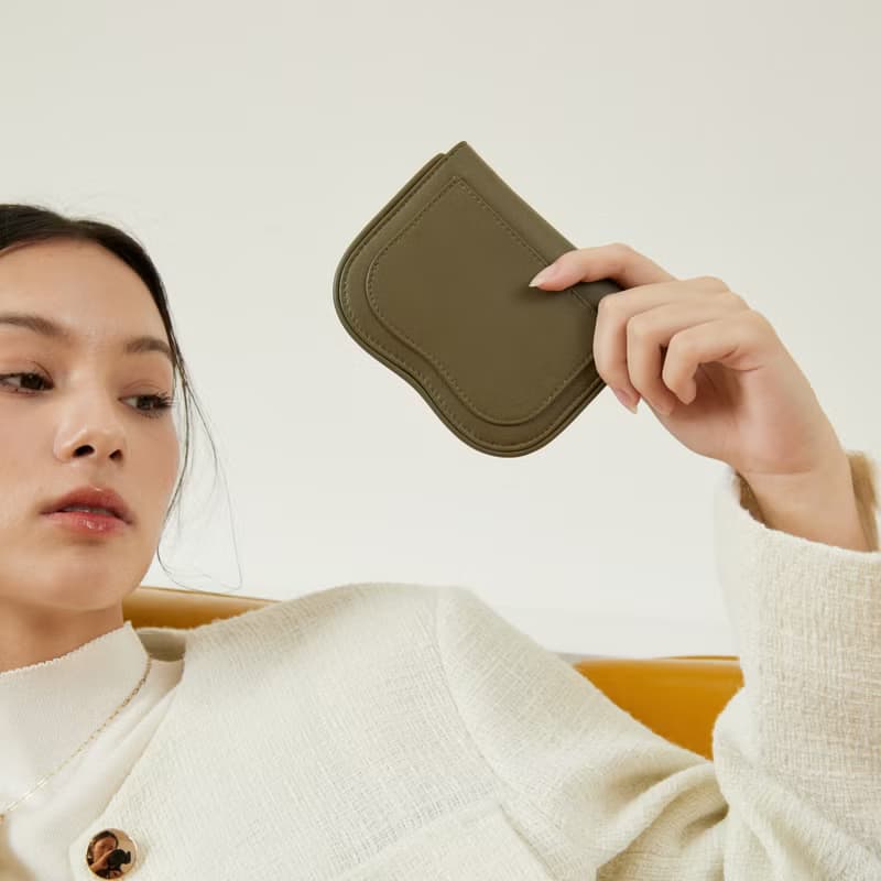 Wave wallet in Olive green