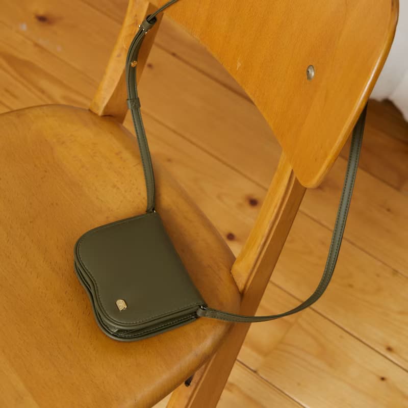 Wave wallet in Olive green