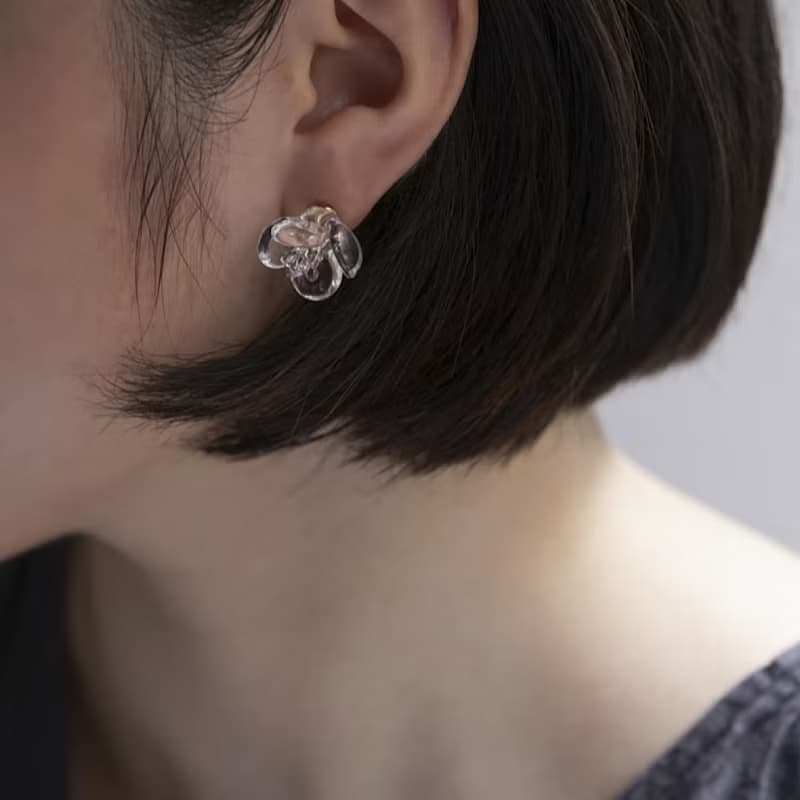 Hario 手工玻璃耳環 - 山茶花耳環 (HAP-TB-001)