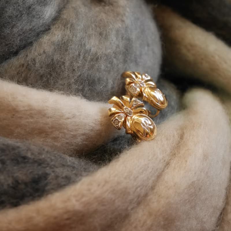 老又好古董珠寶 金色NR萊茵石夾式耳環 NINA RICCI C1183