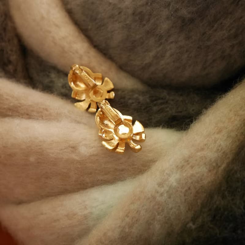 老又好古董珠寶 金色NR萊茵石夾式耳環 NINA RICCI C1183