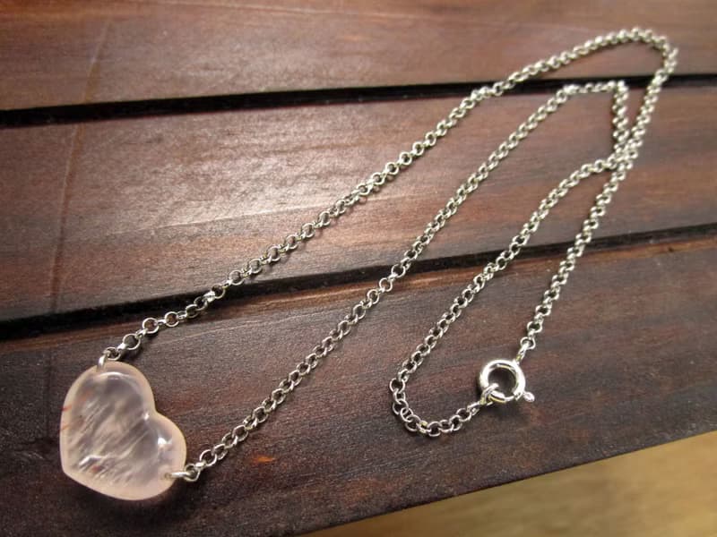 簡潔設計 項鍊 心印 紅髮晶+銀白K金鍊