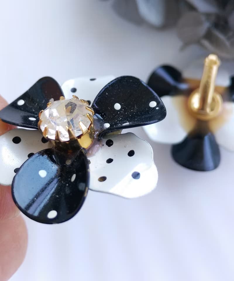 Vintage Jewelry 西洋古董飾品 AVON 黑白經典 花卉圓點 夾式耳環