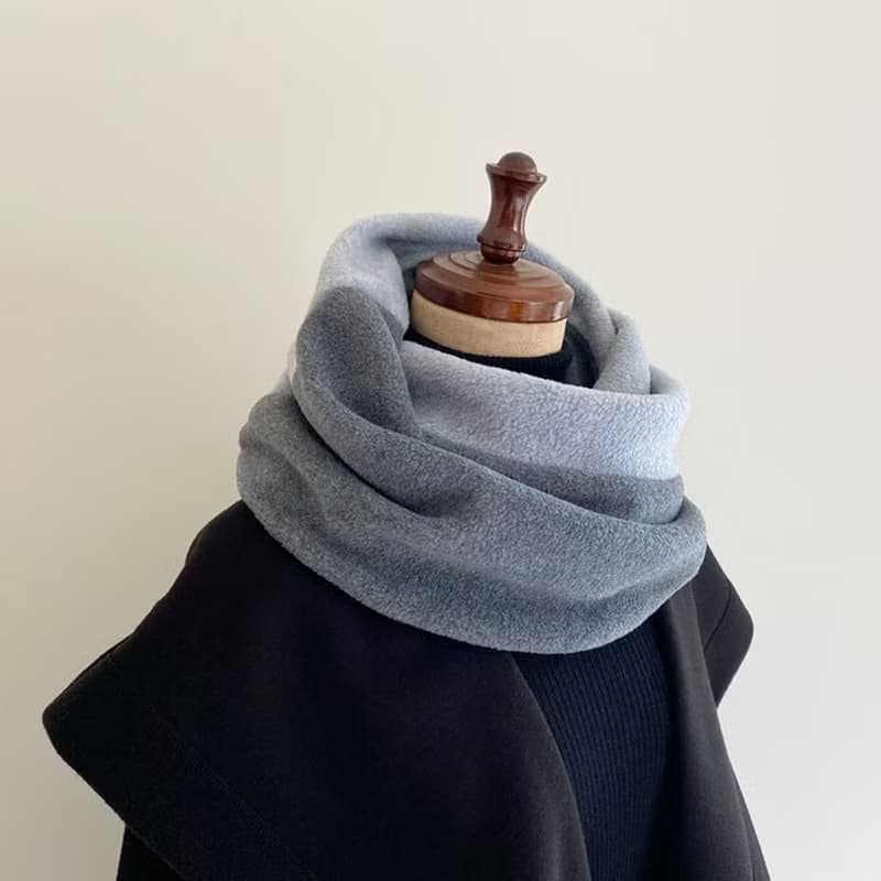 かぶるだけでオシャレ見え　軽くてあたたかいフリースのバイカラースヌード　【グレー×チャコールグレー　メンズ　レディース　男女兼用　ユニセックス