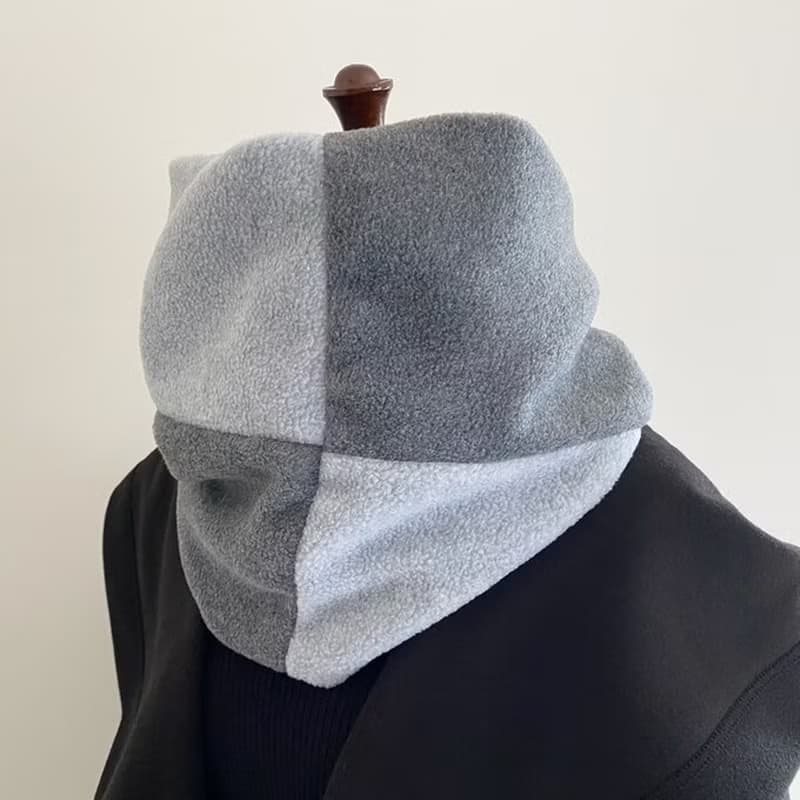 かぶるだけでオシャレ見え　軽くてあたたかいフリースのバイカラースヌード　【グレー×チャコールグレー　メンズ　レディース　男女兼用　ユニセックス