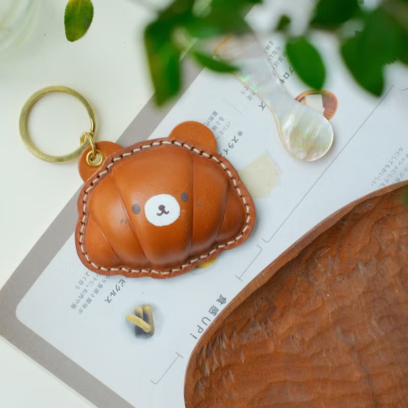 小熊牛角包鑰匙扣包包掛飾 手工真皮頭層牛皮製作
