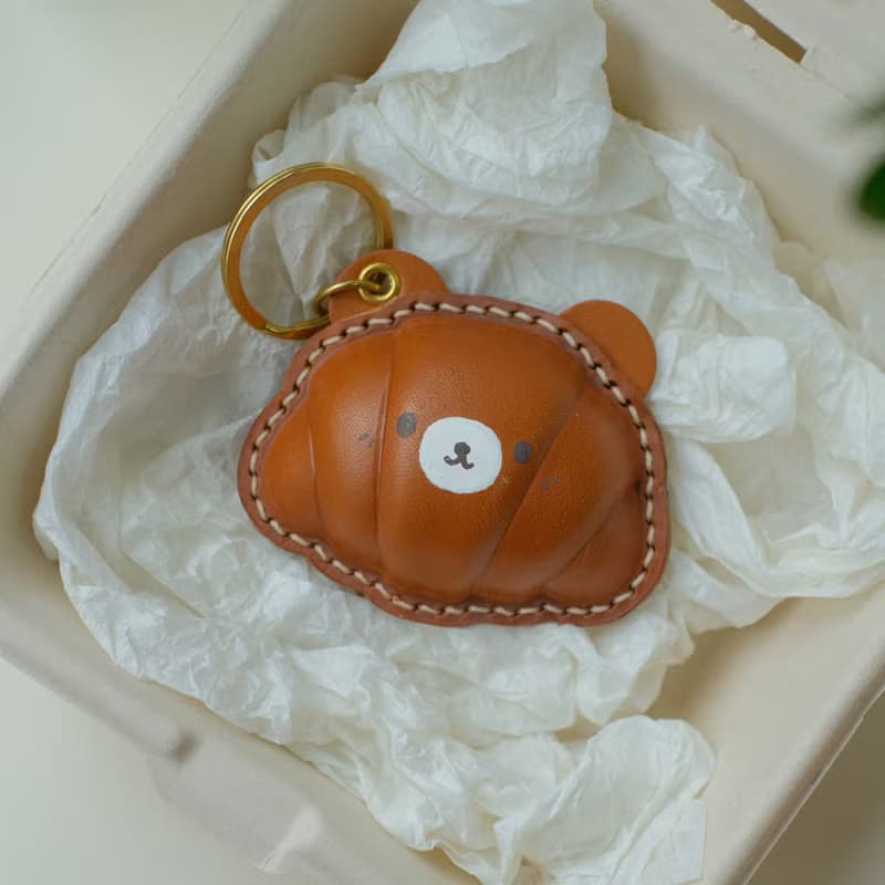 小熊牛角包鑰匙扣包包掛飾 手工真皮頭層牛皮製作