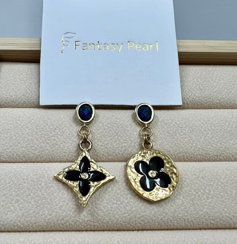 LV Monogram 四瓣花朵垂墜耳環Reworked