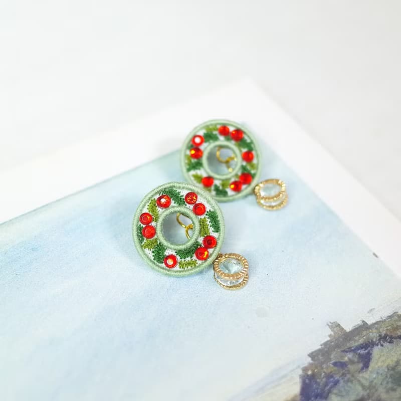 植物#134 冬青聖誕花圈刺繡貼耳耳環 耳夾/耳針