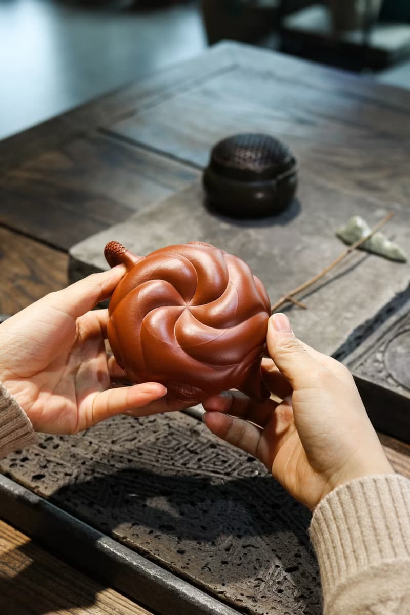 送禮紫砂壺茶壺鱼化龙 精品   朱泥 230ml 9孔 刘素素作品  选用