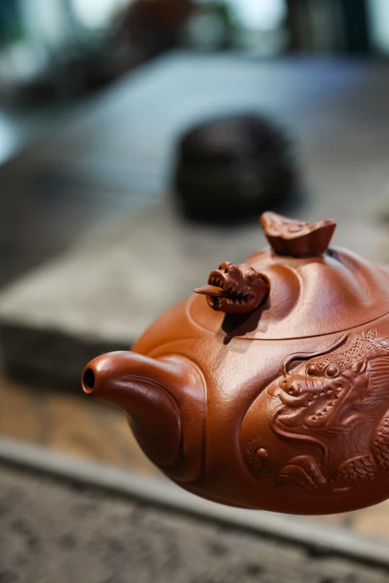 送禮紫砂壺茶壺鱼化龙 精品   朱泥 230ml 9孔 刘素素作品  选用
