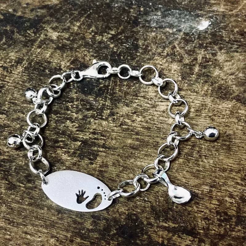 V44款-做不出一樣的銀手鍊-手腳印+銀湯匙-999純銀手鍊-御匠敲飾
