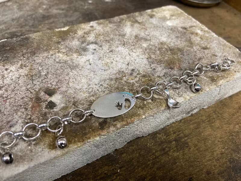 V44款-做不出一樣的銀手鍊-手腳印+銀湯匙-999純銀手鍊-御匠敲飾