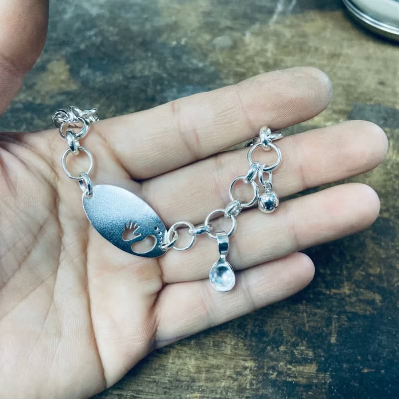 V44款-做不出一樣的銀手鍊-手腳印+銀湯匙-999純銀手鍊-御匠敲飾