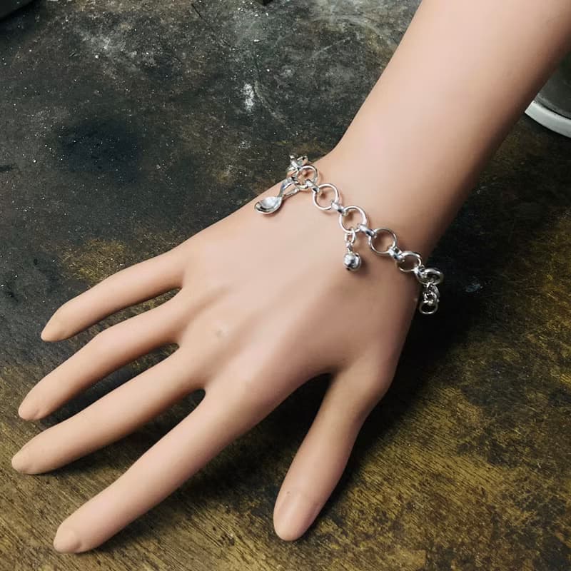 V44款-做不出一樣的銀手鍊-手腳印+銀湯匙-999純銀手鍊-御匠敲飾