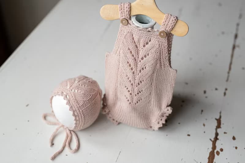 Pink bodysuit for newborn girls:the perfect outfit for a little girl