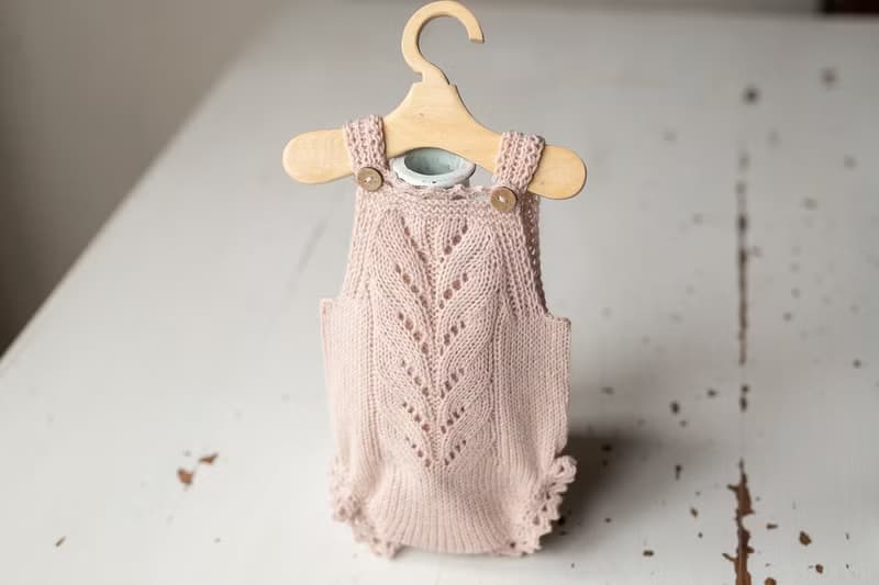 Pink bodysuit for newborn girls:the perfect outfit for a little girl