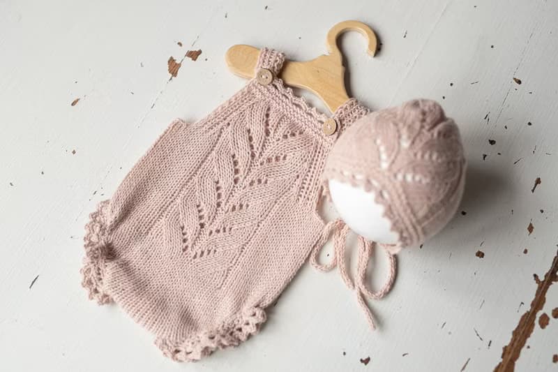Pink bodysuit for newborn girls:the perfect outfit for a little girl