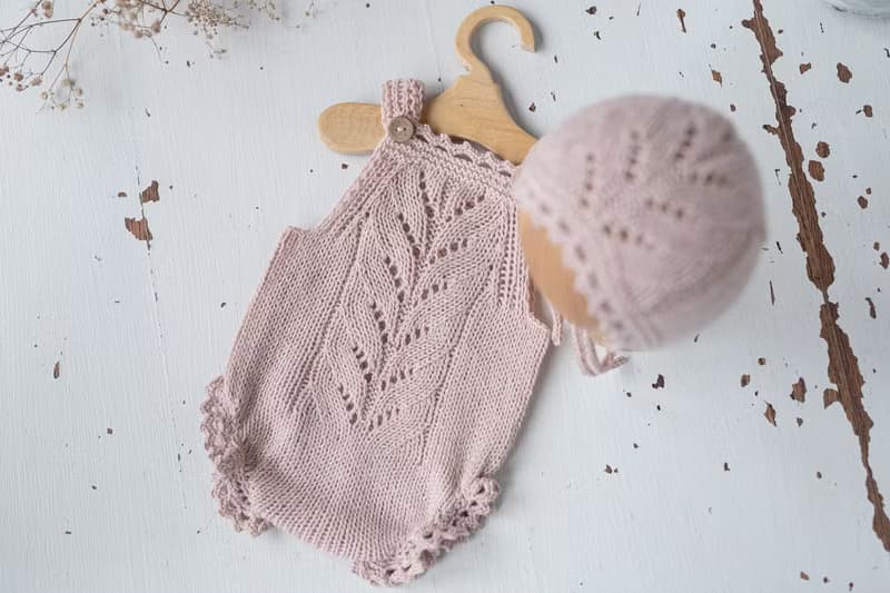 Pink bodysuit for newborn girls:the perfect outfit for a little girl