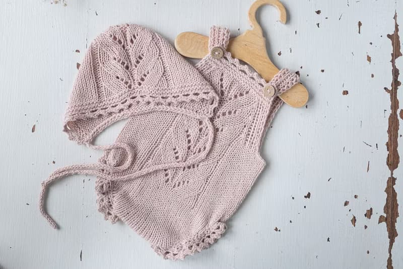 Pink bodysuit for newborn girls:the perfect outfit for a little girl