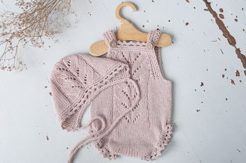Pink bodysuit for newborn girls:the perfect outfit for a little girl