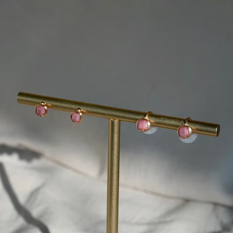 ll 4mm方形薔薇石耳環 ll 金線框耳針 無痛耳夾 / 一對