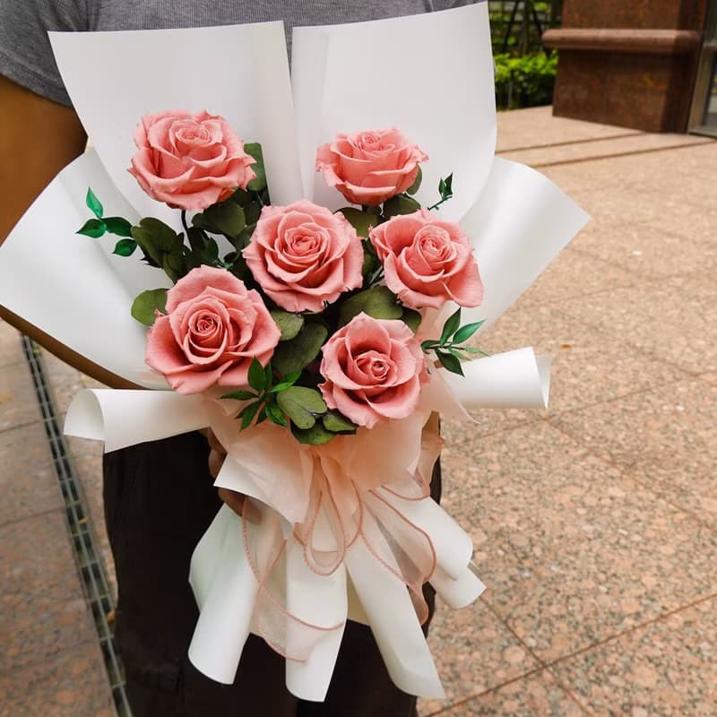6朵永生玫瑰花束-豆沙粉