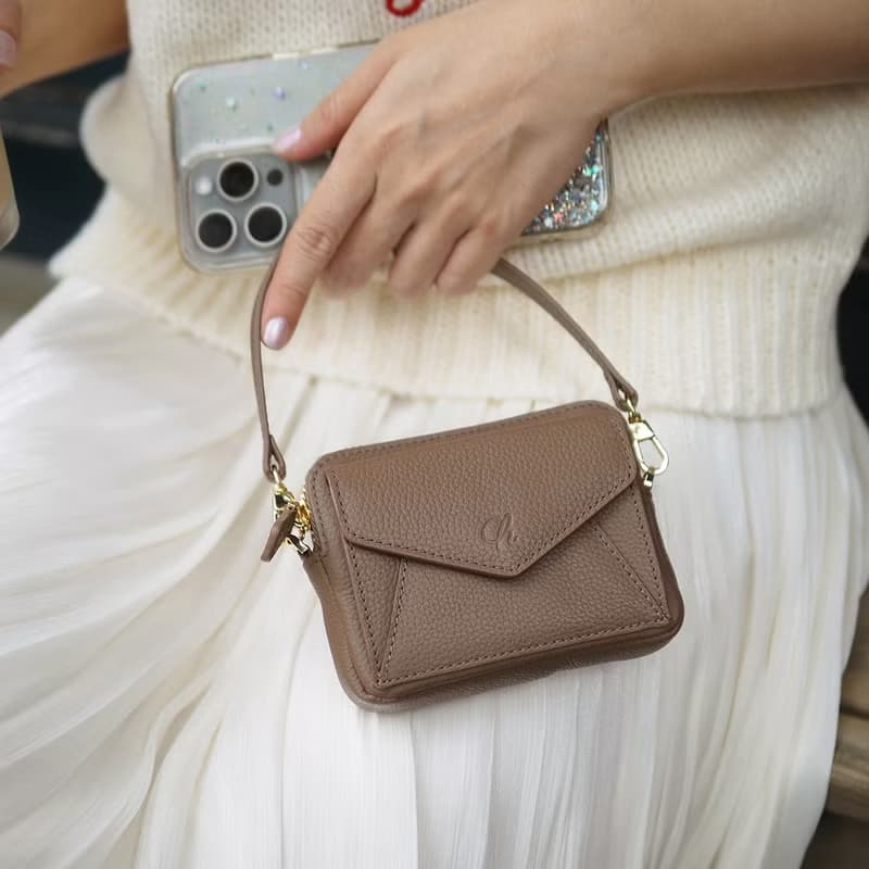 Valen (Warmtaupe) : Mini wallet, short wallet, cow leather, Brown, Zip pouch