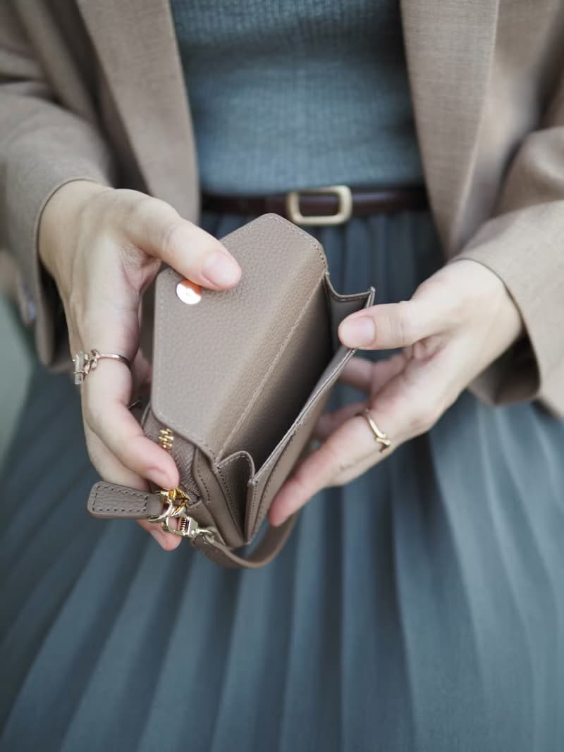 Valen (Warmtaupe) : Mini wallet, short wallet, cow leather, Brown, Zip pouch