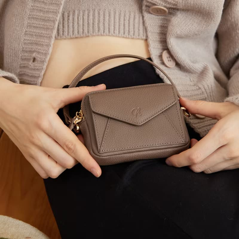 Valen (Warmtaupe) : Mini wallet, short wallet, cow leather, Brown, Zip pouch