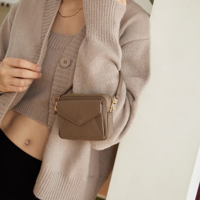 Valen (Warmtaupe) : Mini wallet, short wallet, cow leather, Brown, Zip pouch