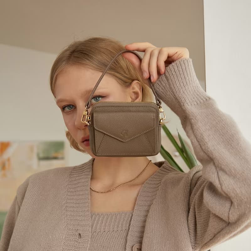 Valen (Warmtaupe) : Mini wallet, short wallet, cow leather, Brown, Zip pouch