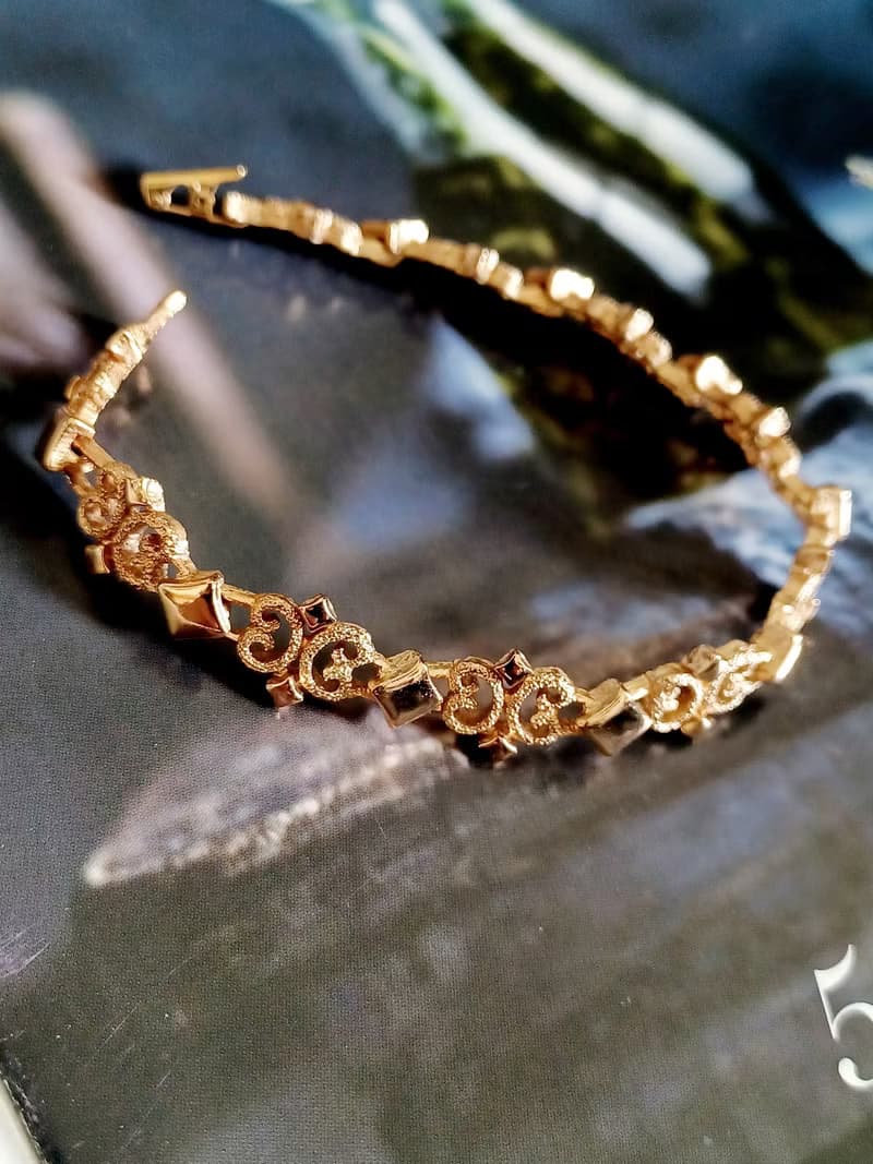 vintage jewelry    AVON  Precious Pretenders 系列手鍊