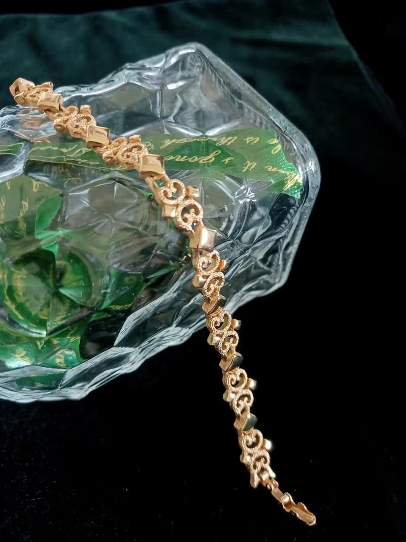 vintage jewelry    AVON  Precious Pretenders 系列手鍊