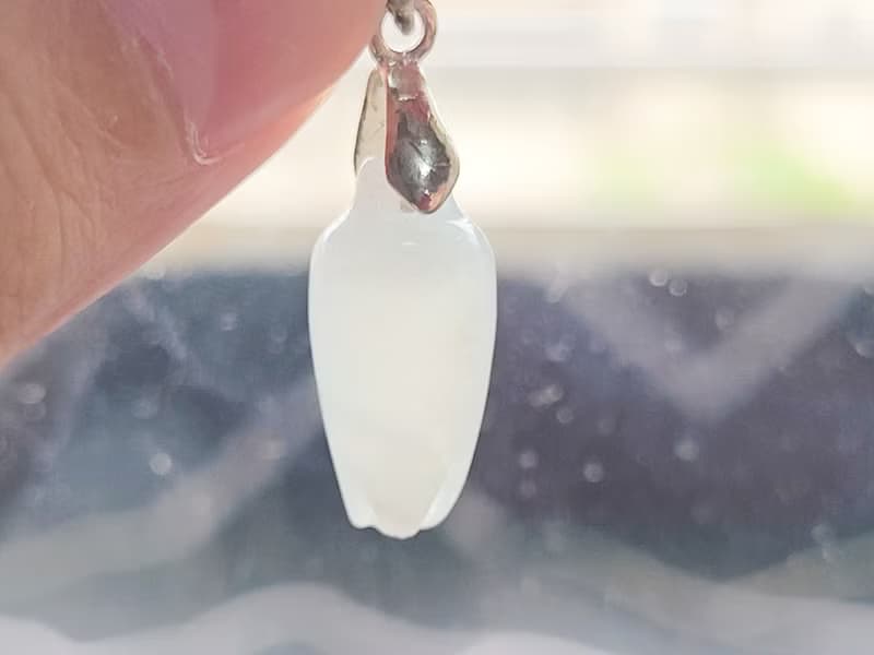 【親翠】天然翡翠 白冰水路色花玉蘭花925純銀鎖骨鏈