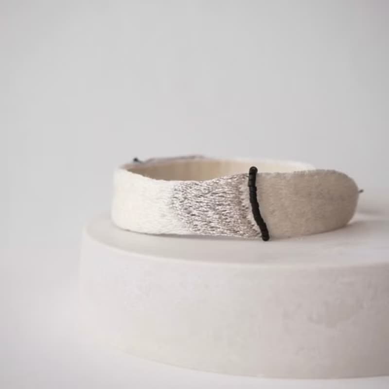 刺繍ブレスレット　オフホワイト